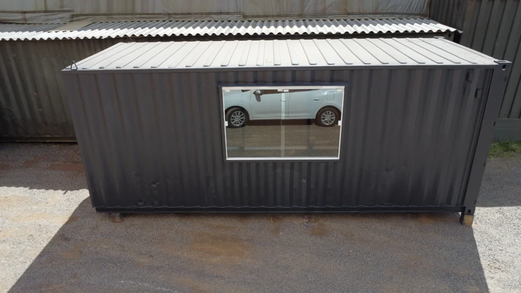 CONTAINER DE CORTINAS E SALA COMERCIAL4