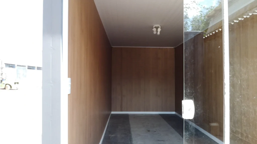 CONTAINER DE CORTINAS E SALA COMERCIAL7