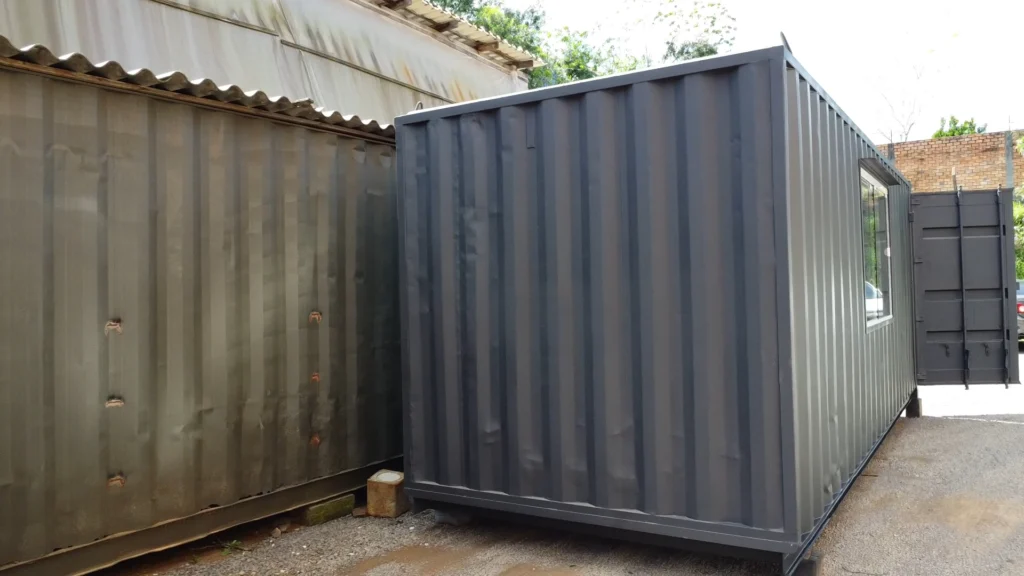 CONTAINER DE CORTINAS E SALA COMERCIAL8