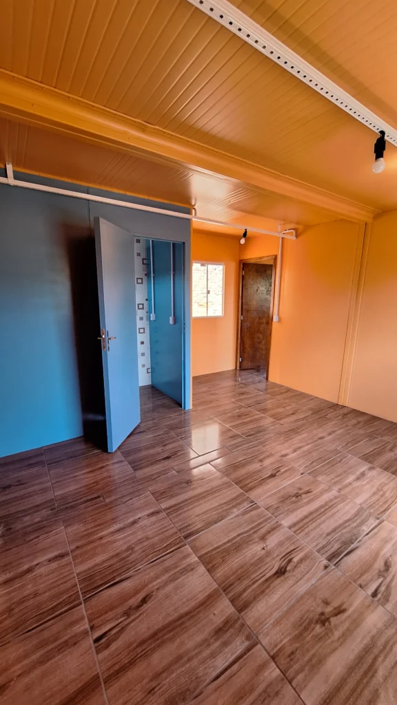 Casa em container vermelha13