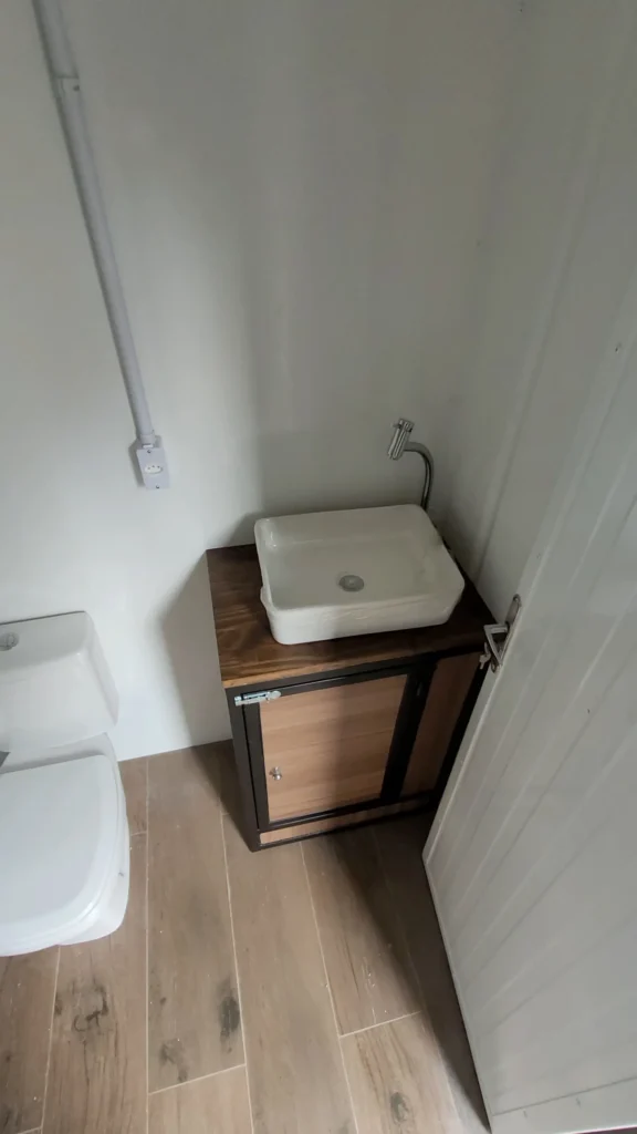 KITNET DE 6M EM CONTAINER (14)