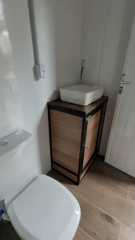 KITNET DE 6M EM CONTAINER (16)