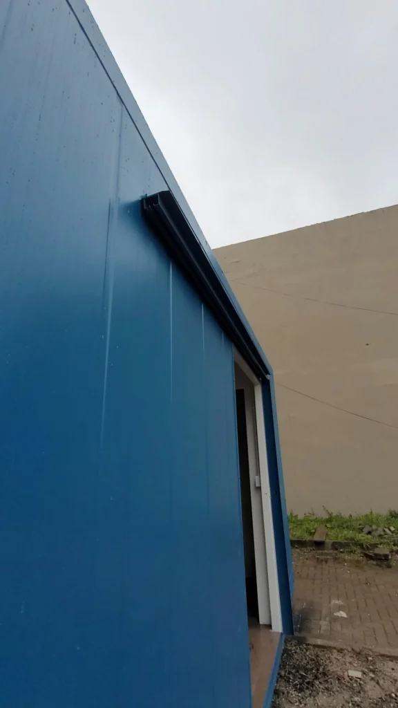 KITNET DE 6M EM CONTAINER (5)