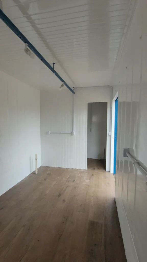 KITNET DE 6M EM CONTAINER (6)