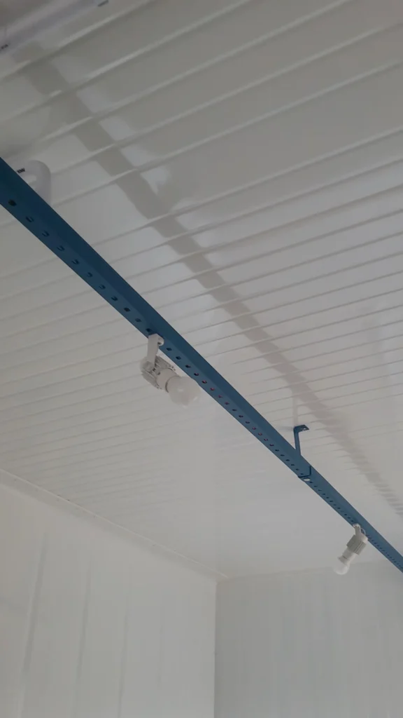 KITNET DE 6M EM CONTAINER (7)