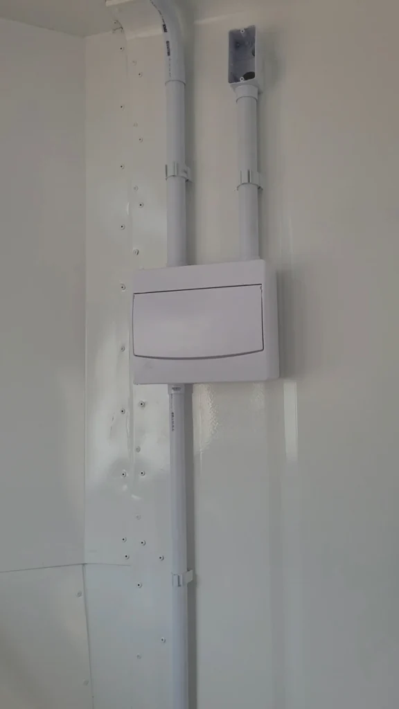 KITNET DE 6M EM CONTAINER (8)