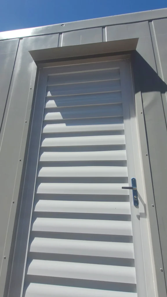 NEGOCIO DE KITNETS EM CONTAINER NA PRAIA (13)