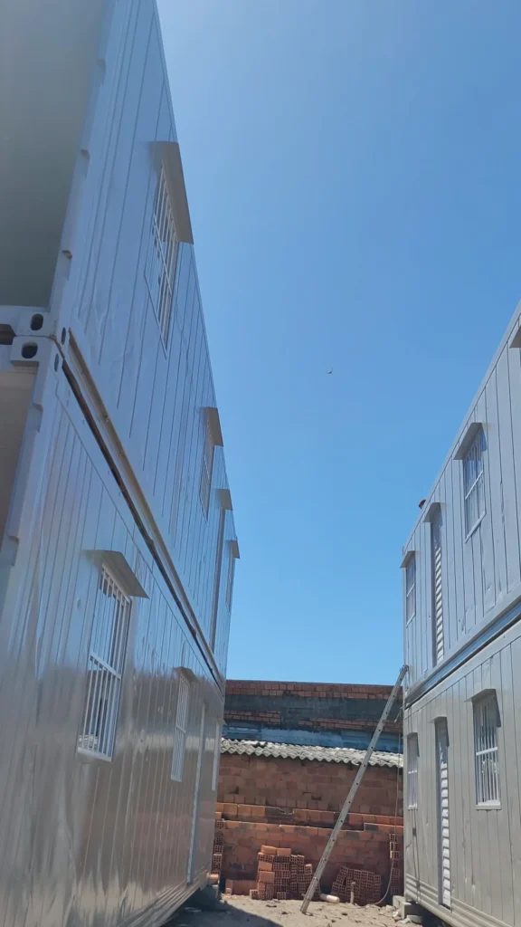 NEGOCIO DE KITNETS EM CONTAINER NA PRAIA (16)