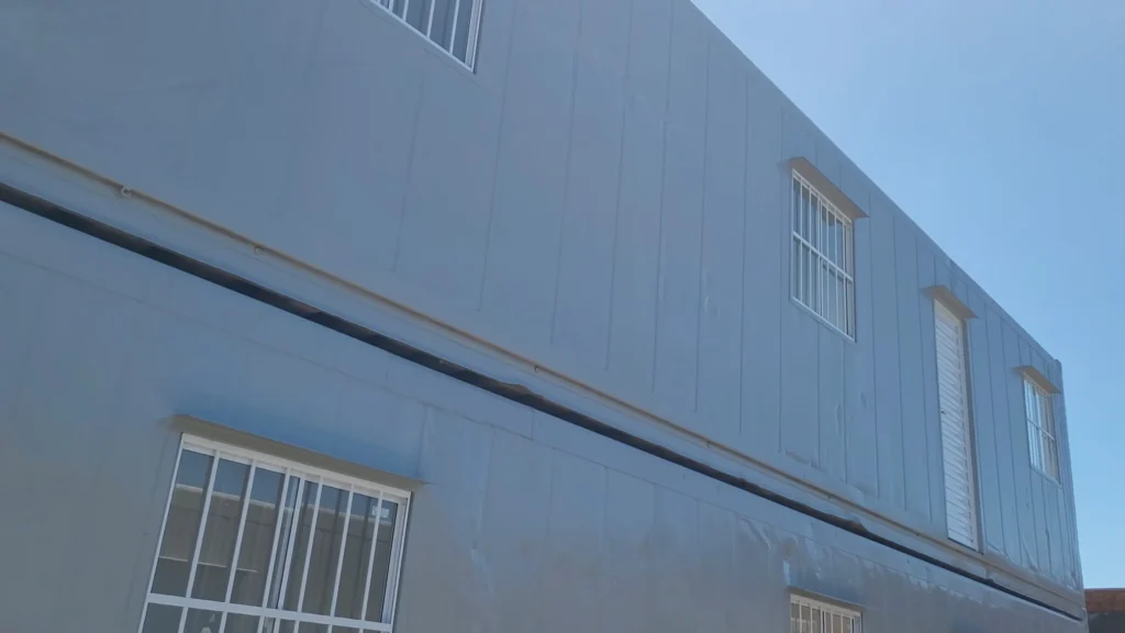 NEGOCIO DE KITNETS EM CONTAINER NA PRAIA (8)