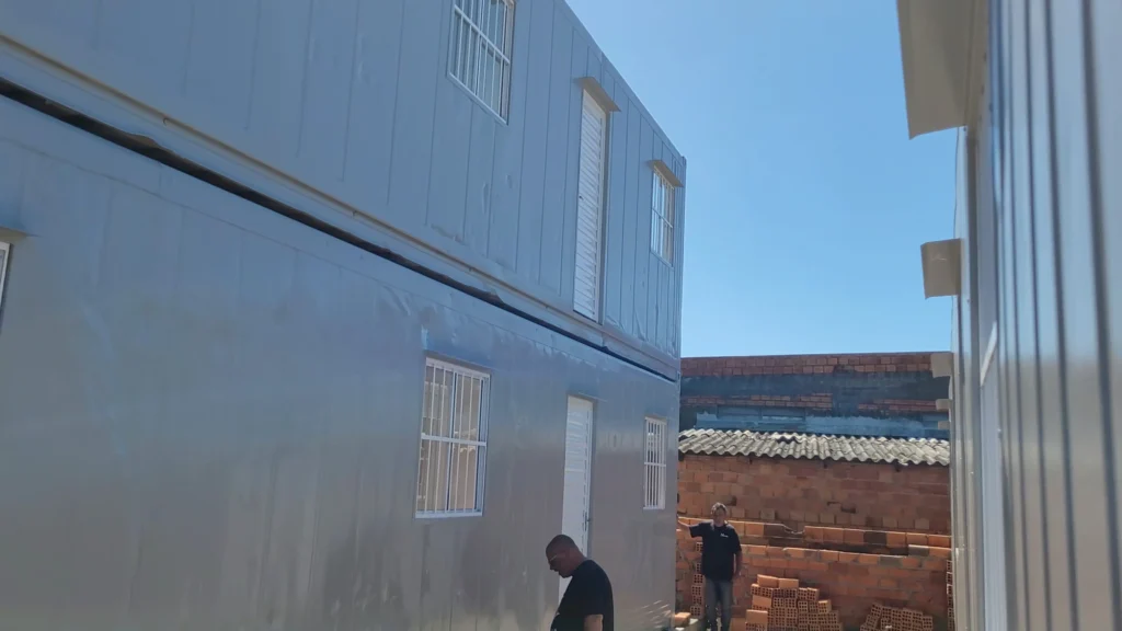 NEGOCIO DE KITNETS EM CONTAINER NA PRAIA (9)